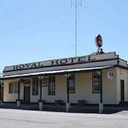 Royal Hotel Snake Valley Exteriör bild
