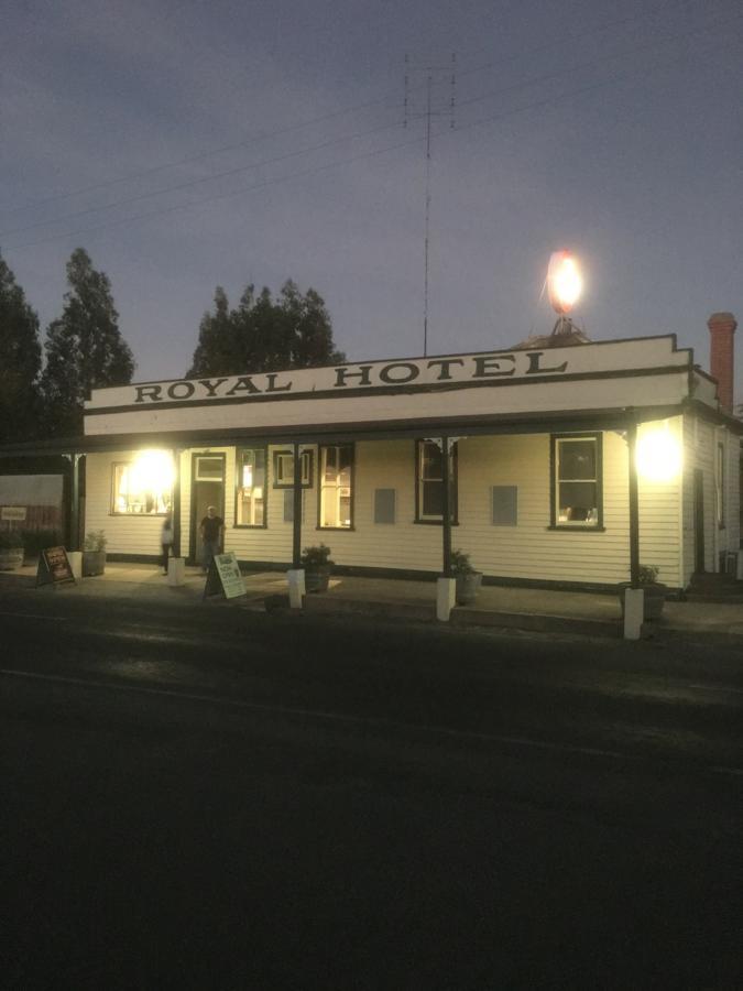 Royal Hotel Snake Valley Exteriör bild