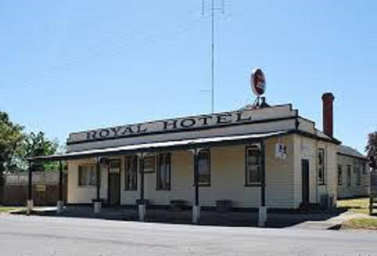 Royal Hotel Snake Valley Exteriör bild